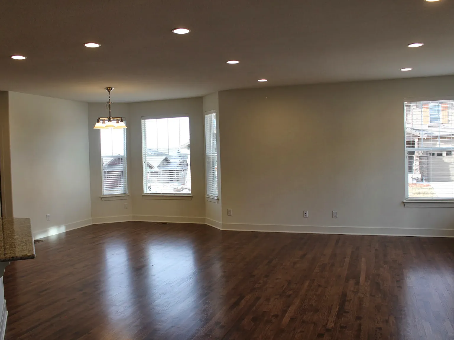 4 bed, 2663 sqft, $3,175 — Photo 4