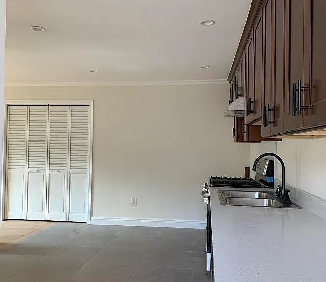 522 Scott Ave #1 — Photo 2