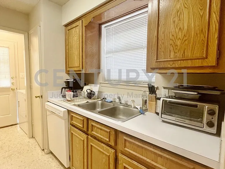 1110 S Rusk St #A — Photo 3