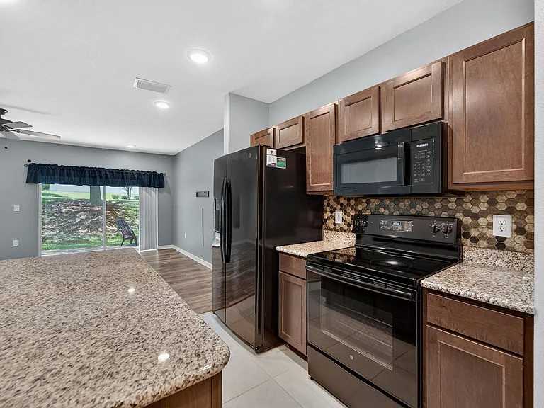3842 Hampstead Ln — Photo 12