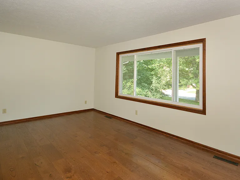 4745 Briarhill Dr — Photo 3