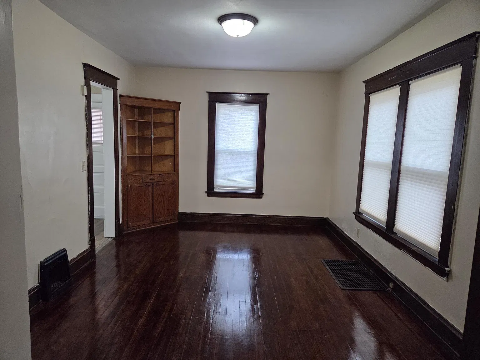 3 bed, 1088 sqft, $2,000 — Photo 1
