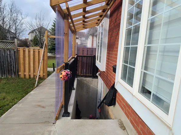 12 Peer Dr, Guelph, ON N1C 1G9