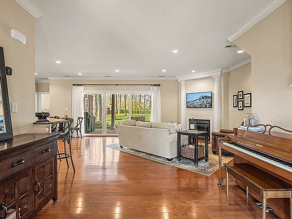 3rd image of 5181 Lanewood Dr