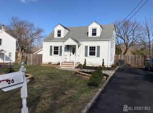 26 Maplehurst Ln, Piscataway, NJ 08854