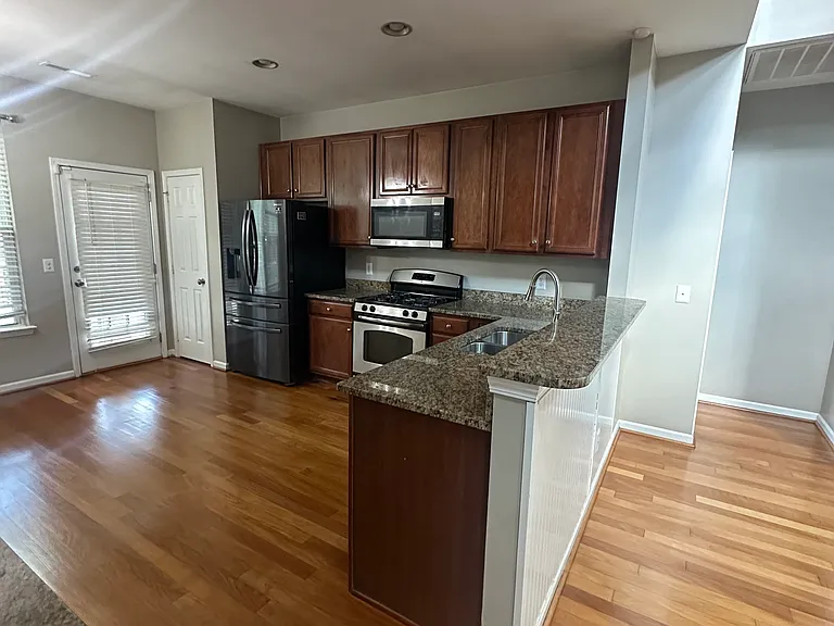 258 Killarney Trl — Photo 5
