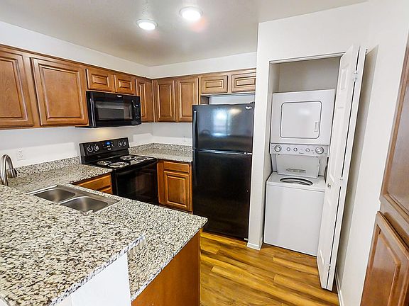 3rd image of 2301 Redwood St APT 1004