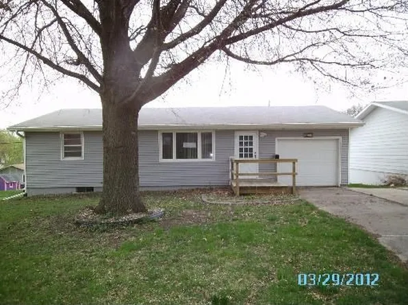 234 Greenwood Dr, Seward, NE 68434