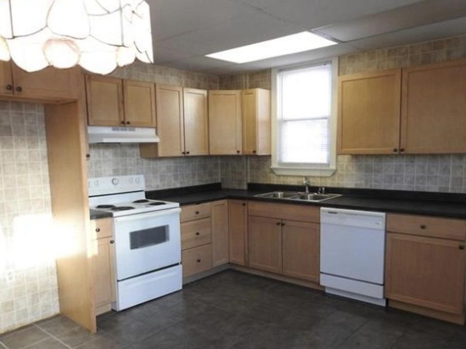 2nd image of 358 Tioga Ave #358