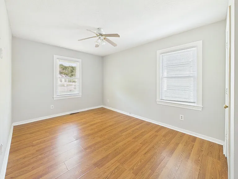 835 Winnetka Ave — Photo 14