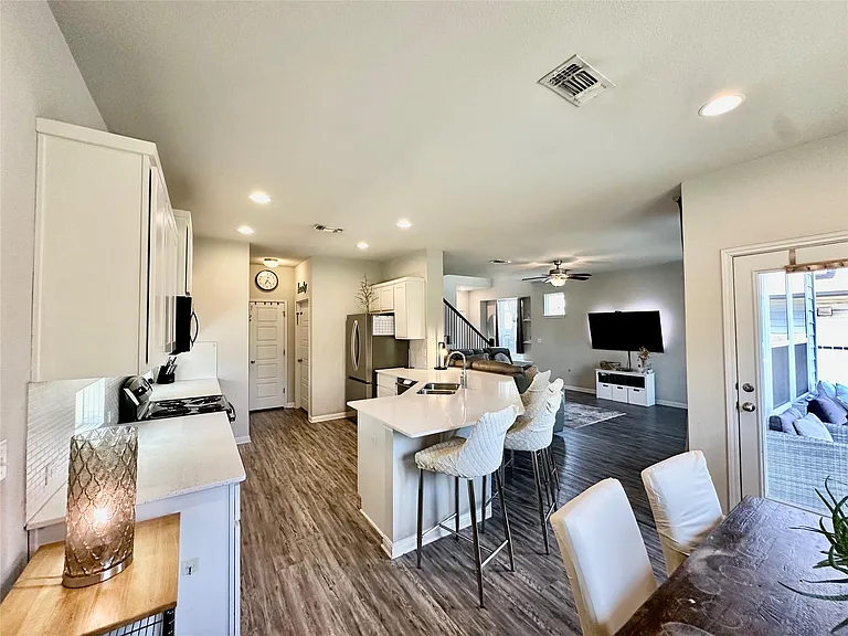 10005 Dalliance Ln — Photo 8
