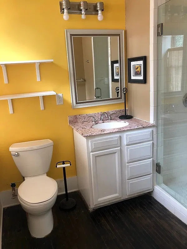 1 bed, 1.0 bath, 150 sqft, $895 — Photo 2