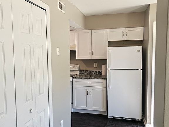 4th image of 12737 Woodside Ln