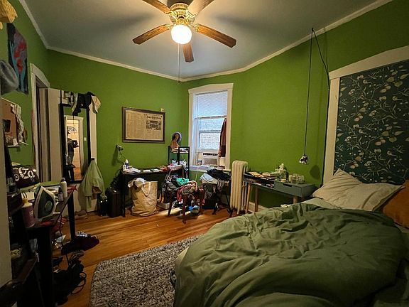 4th image of 1928 W Montrose Ave #2
