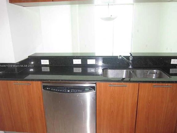 4th image of 1800 N Bayshore Dr APT 2808