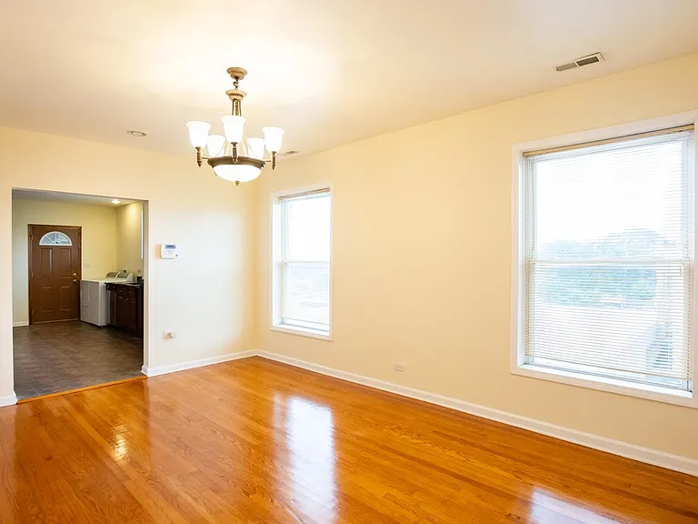 7554 N Claremont Ave #2 — Photo 5