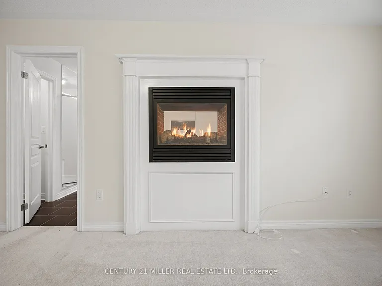 2455 Village Cmn — Photo 30