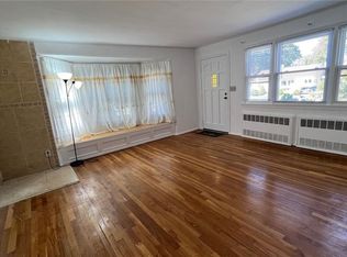 14 Yorktown Rd, Dix Hills, NY 11746