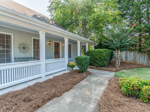 5th image of 4590 Hampton Square Dr