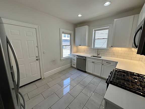 5th image of 2211 Neil Ave #2213