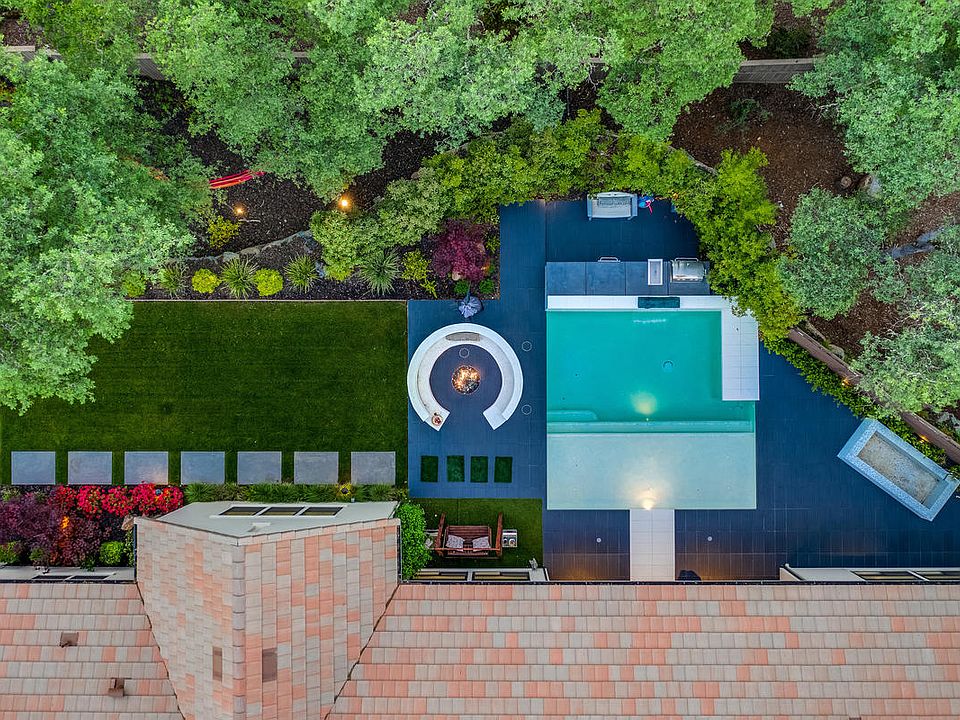 Bird's eye view of backyard