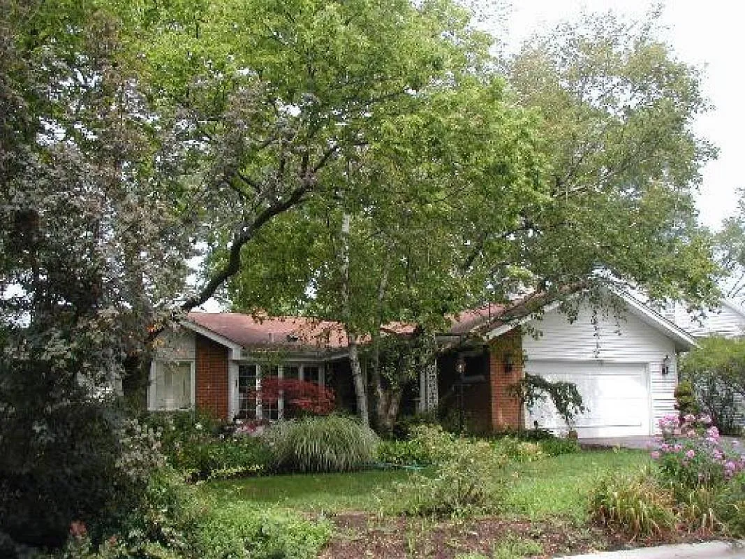 2616 Laurel Ln photo 1