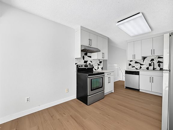 4th image of 3924 26a Ave NW