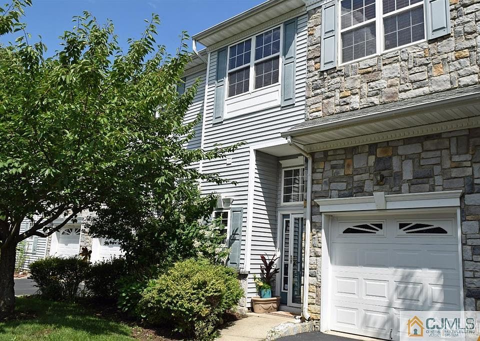 1st image of 16 Bridgepointe Dr