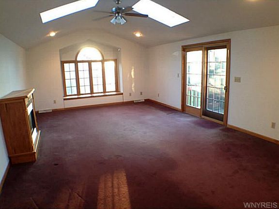 3rd image of 282 S Meadow Dr