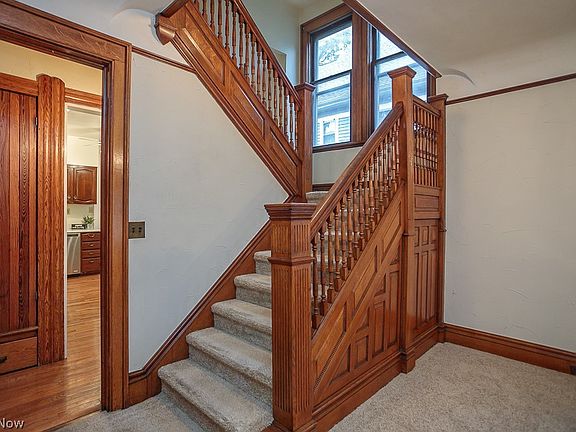 5th image of 1460 Grace Ave E