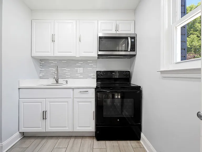 5204 Lackawanna St — Photo 9