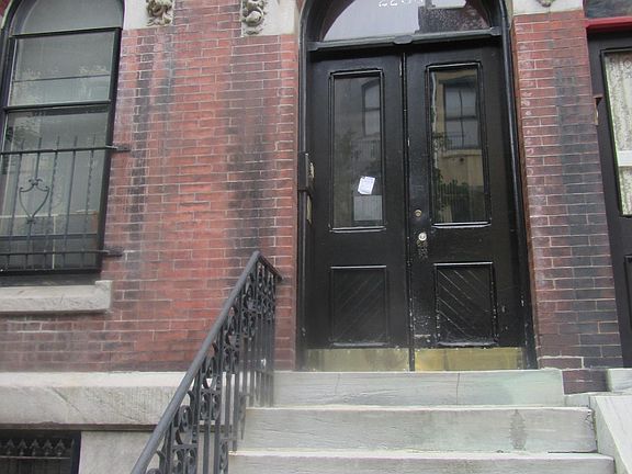 2nd image of 2208 Saint James Pl APT 4