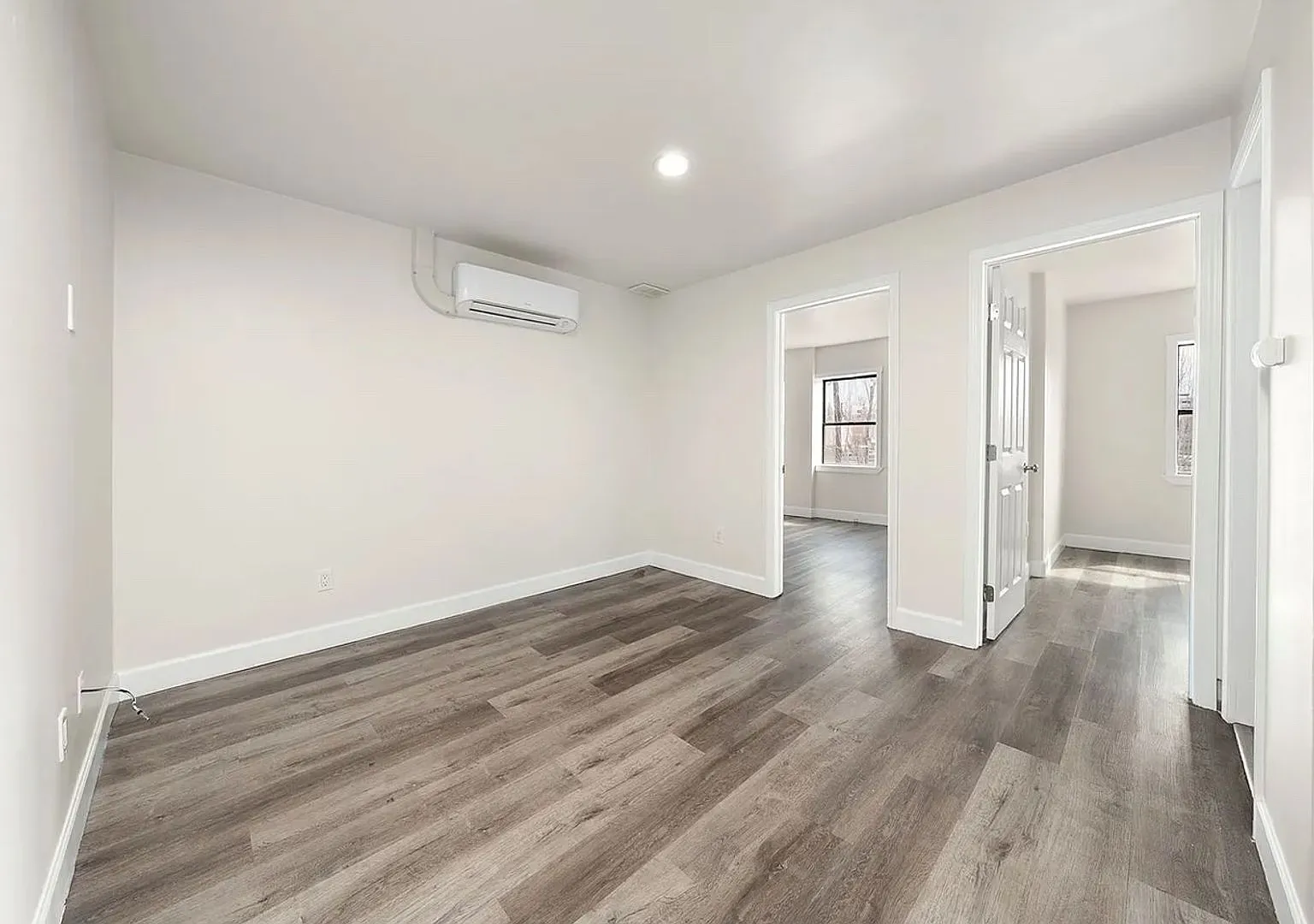 Studio, 700 sqft, $1,300 — Photo 2