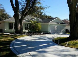 454 Loma Paseo Dr, Lady Lake, FL 32159