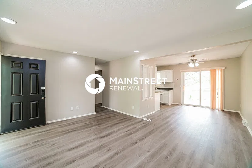 102 N Charlotte St — Photo 4