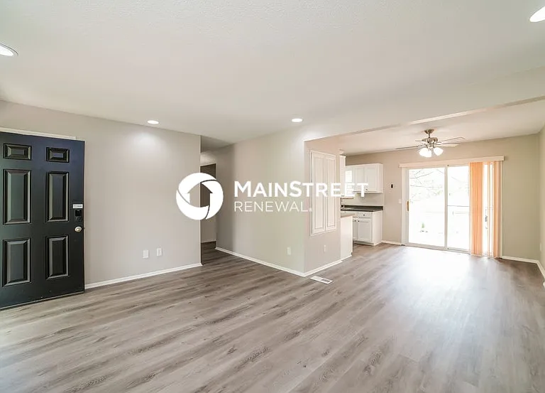 102 N Charlotte St — Photo 15