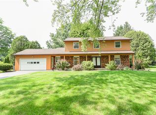 10 Kitty Hawk Dr, Pittsford, NY 14534