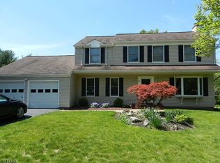 12 Huntsman Ln, Hillsborough, NJ 08844