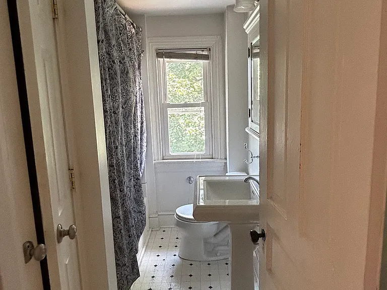 308 & 310 S 5th St #310 — Photo 5