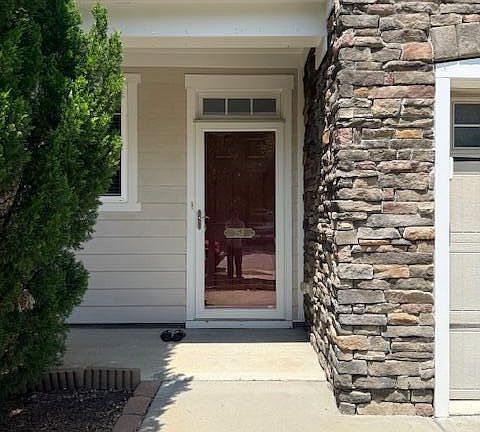 2nd image of 254 Begen St