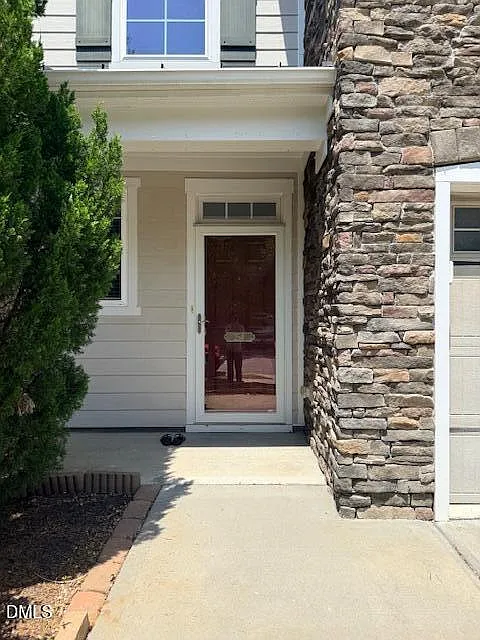 Building Photo - 254 Begen St