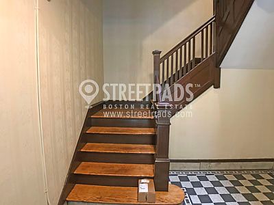 2nd image of 726 Washington St #U2