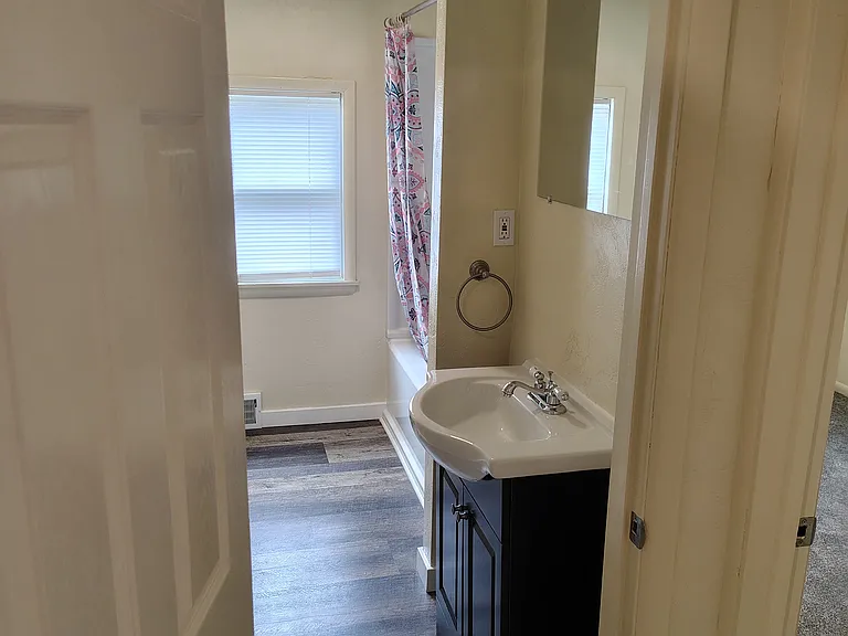 110 Laird St — Photo 6
