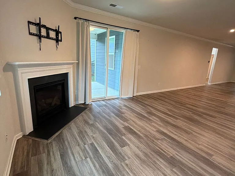 1008 Fairbrae Ln — Photo 8