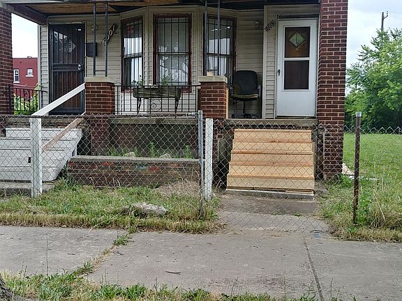4th image of 6001 Hazlett St #1