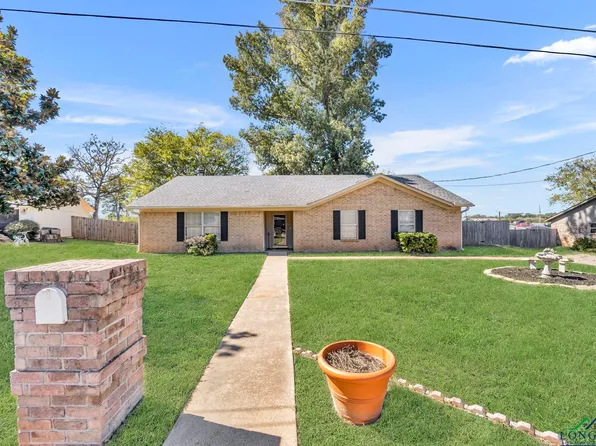 305 Patty Ct, Longview, TX 75605