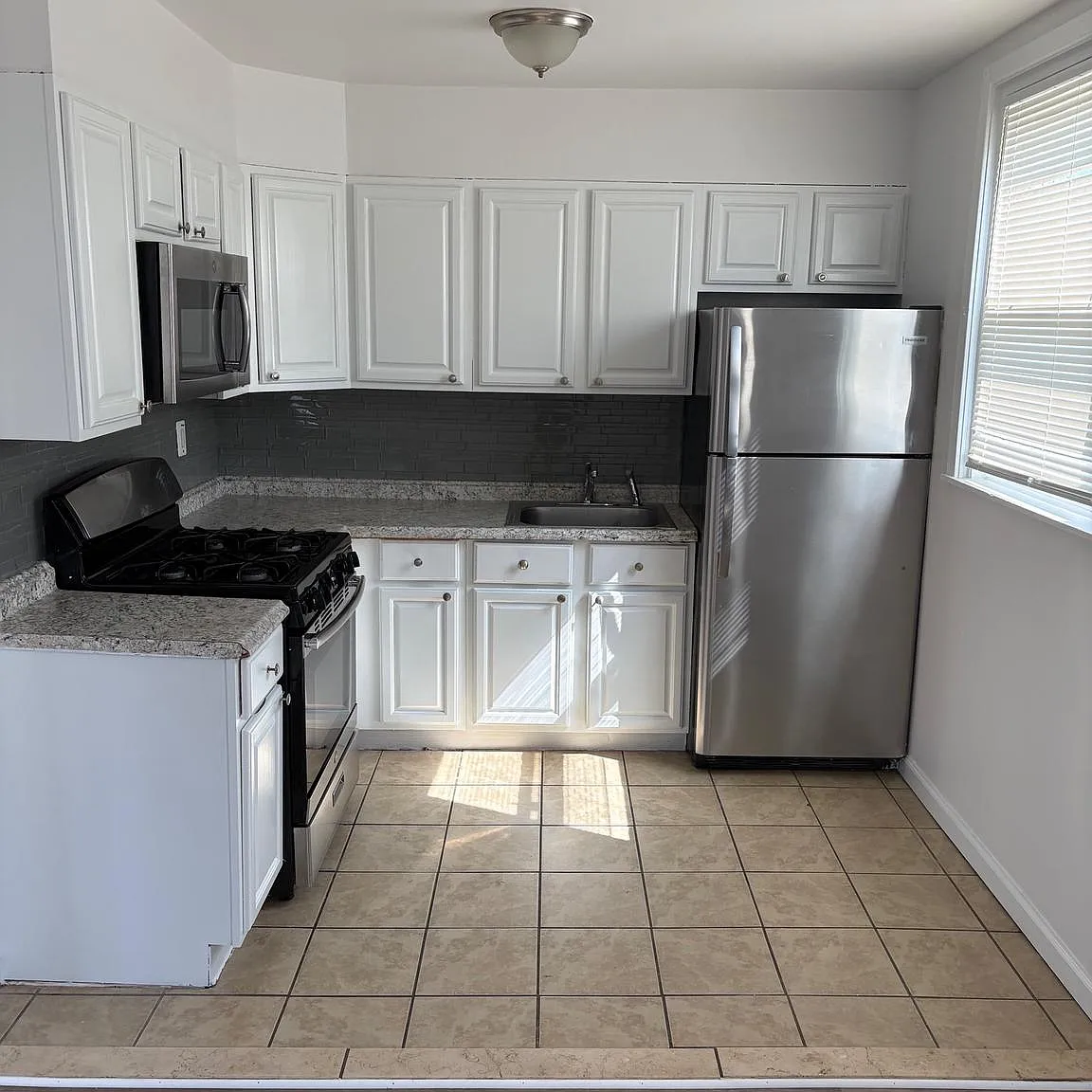 2 bed, 1600 sqft, $1,400 — Photo 1