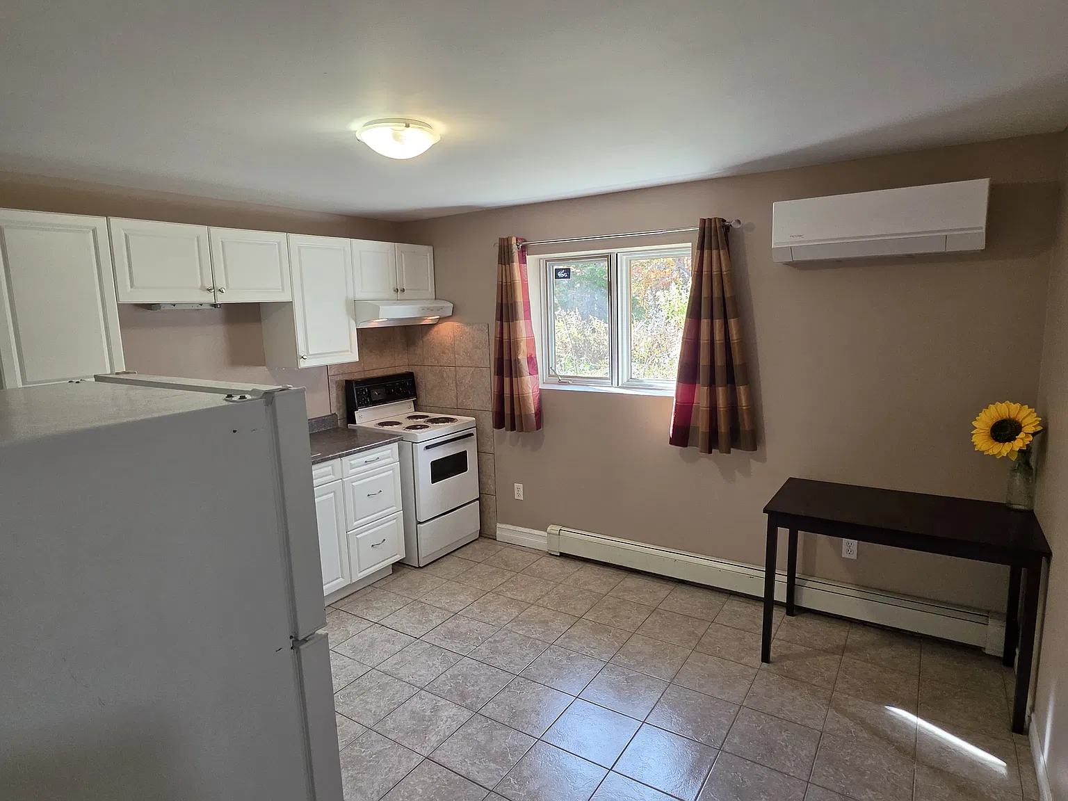 2 bed, 1000 sqft, $2,050 — Photo 3