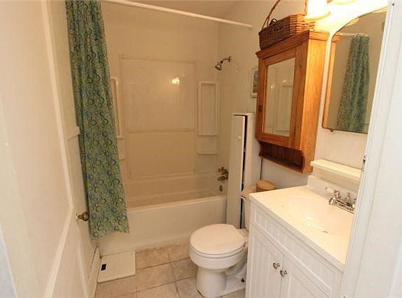 5th image of 954 Greenwood Ct