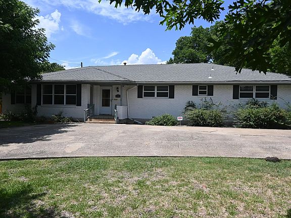 2nd image of 3105 Brookhollow Dr